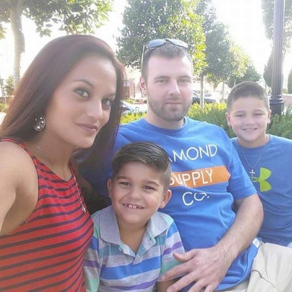 Meet your Posher, Tara!😊 - Picture 4 of 4